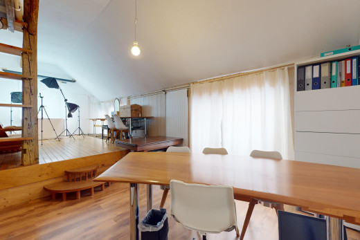 büro mit natürliches licht, parkettboden, und dachschräge