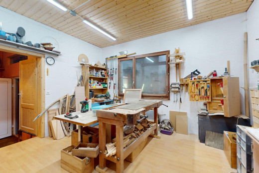 esszimmer mit parkettboden und werkstatt