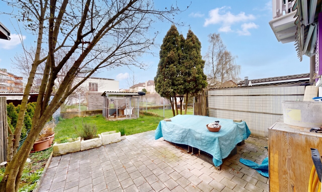 terrasse mit zaun, from property, terrasse, day time, und rasen