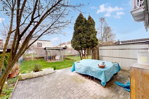 terrasse mit zaun, from property, terrasse, day time, und rasen