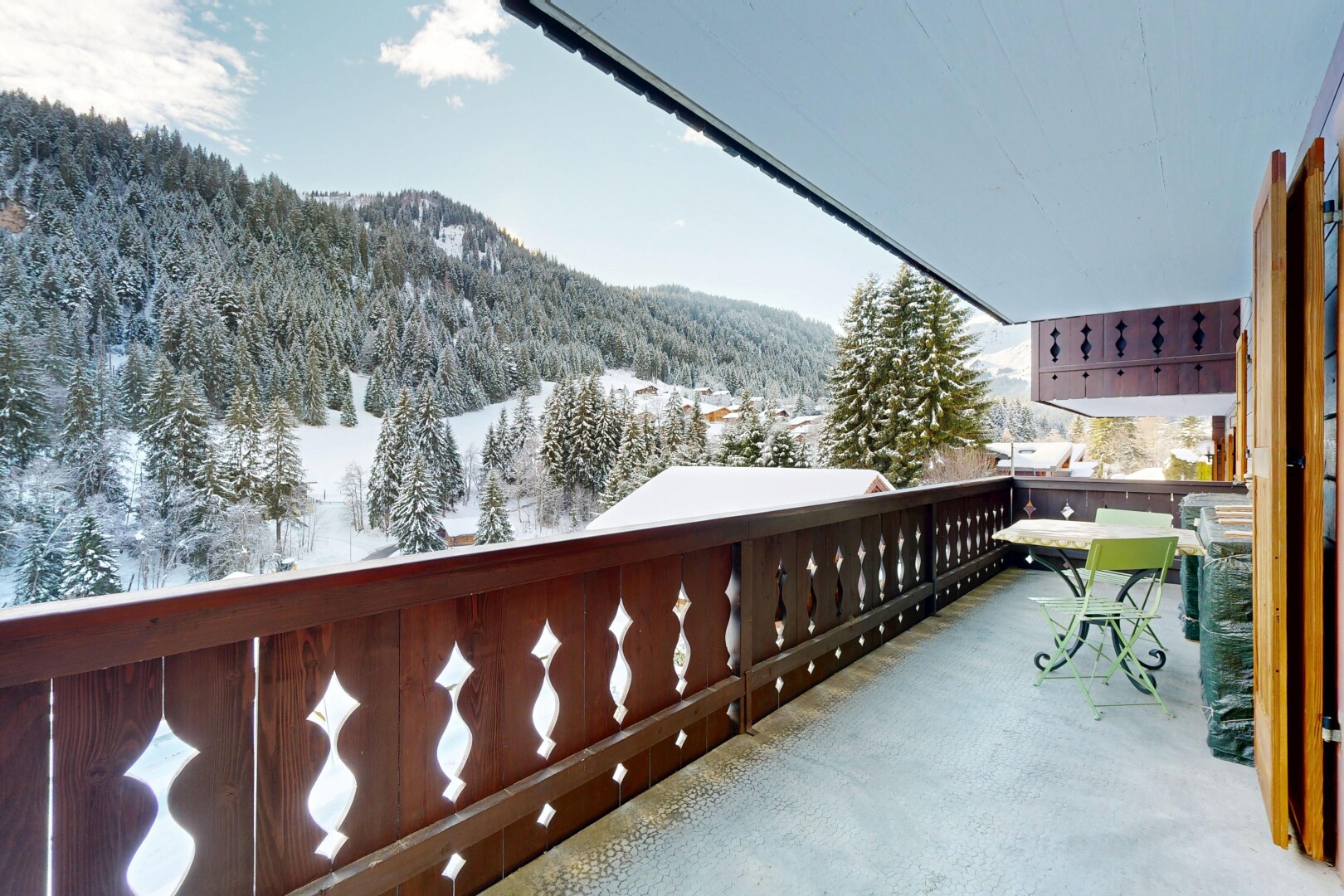 balkon mit mountain view, blick auf die berge, day time, from property, und snow