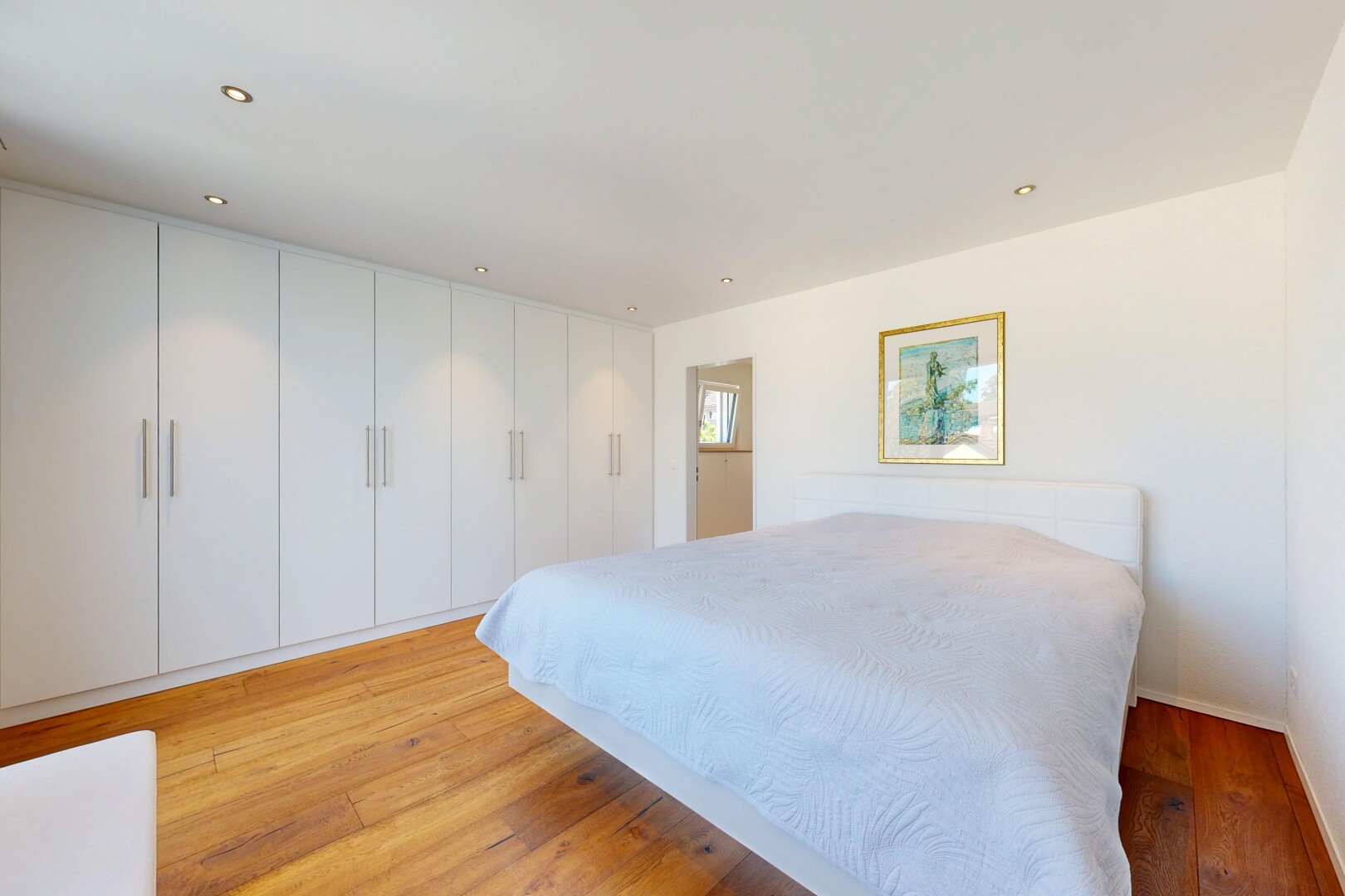 zimmer / schlafzimmer mit holzfußboden, wood finish floor, light floor, gipskartonwand, und drywall