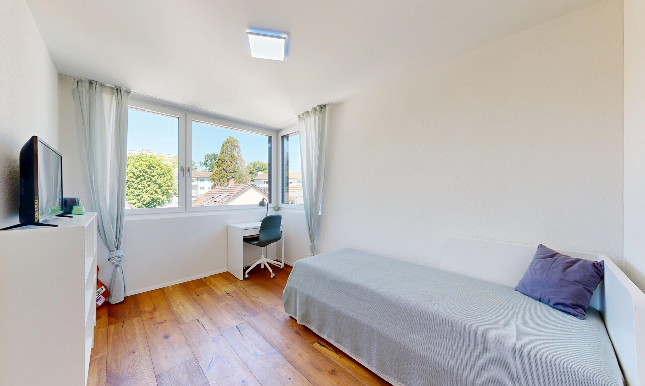 zimmer / schlafzimmer mit day time, wood finish floor, holzfußboden, inside property, und drywall