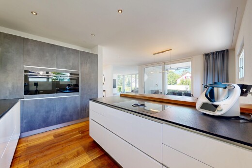 küche mit holzfußboden, wood finish floor, arbeitsplatten, dark countertops, und two heights countertops