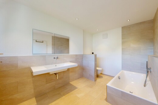 bad mit tile wall, fliesenwand, bad, komplettes badezimmer, und toilette