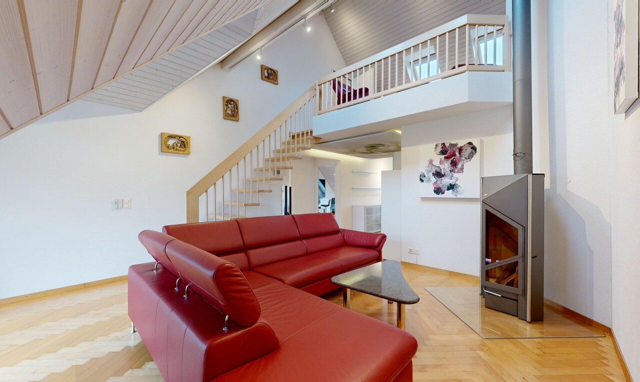 wohnzimmer mit parquet floor, gipskartonwand, drywall, deckenbeleuchtung, und track lighting
