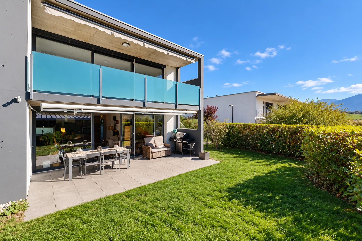 terrasse avec pelouse, from property, day time, balcon, et terrasse