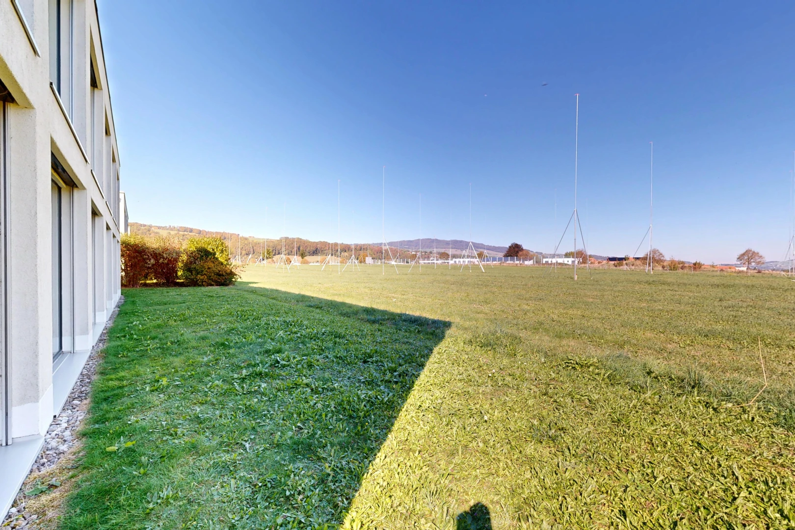 jardin avec from property, pelouse, view focus, et day time