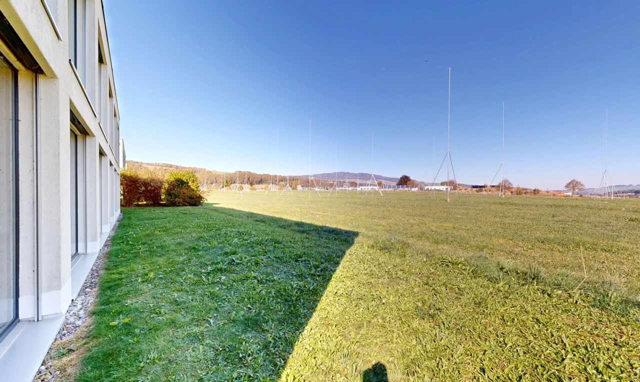 jardin avec from property, pelouse, view focus, et day time