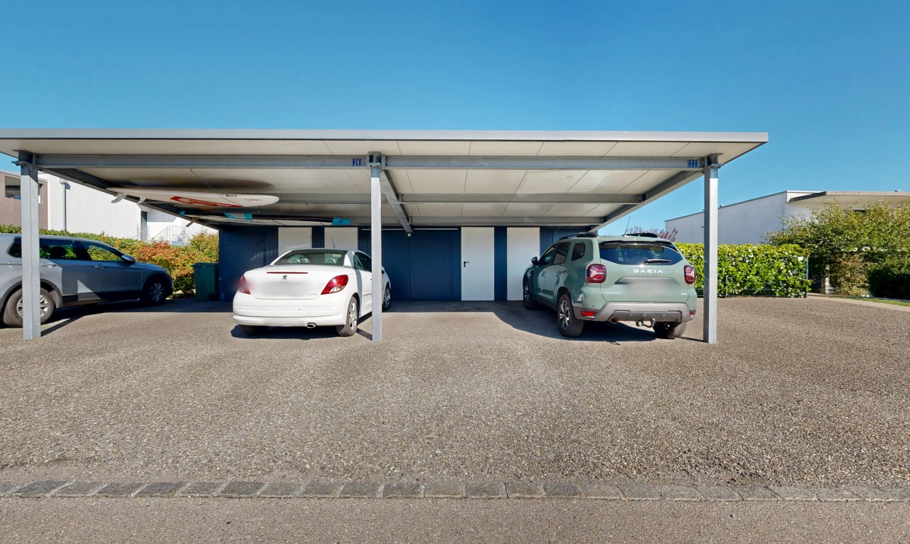 parking avec property visible, day time, et parking