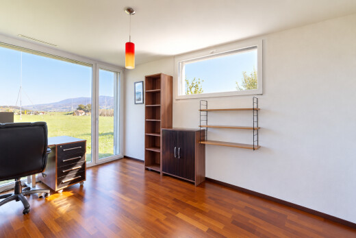 bureau avec éclairage suspendu, cloison sèche, drywall, vue sur la montagne, et mountain view