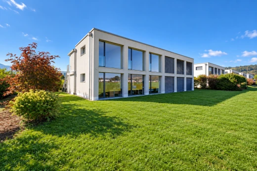 façade avec pelouse, day time, et bardage en stuc