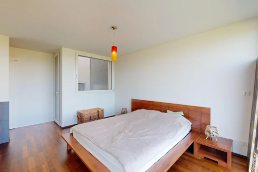 chambre avec éclairage suspendu, cloison sèche, drywall, sol en finition bois, et wood finish floor