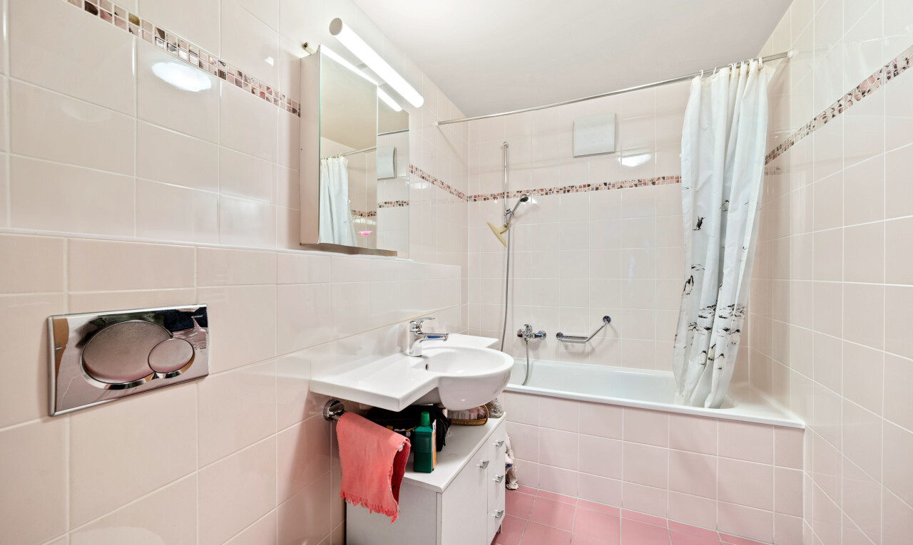bathroom with vanity, tile walls, tiled shower / bath, and tile patterned flooring