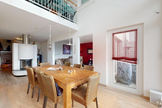 salle à manger avec cloison sèche, drywall, sol en finition bois, wood finish floor, et inside property