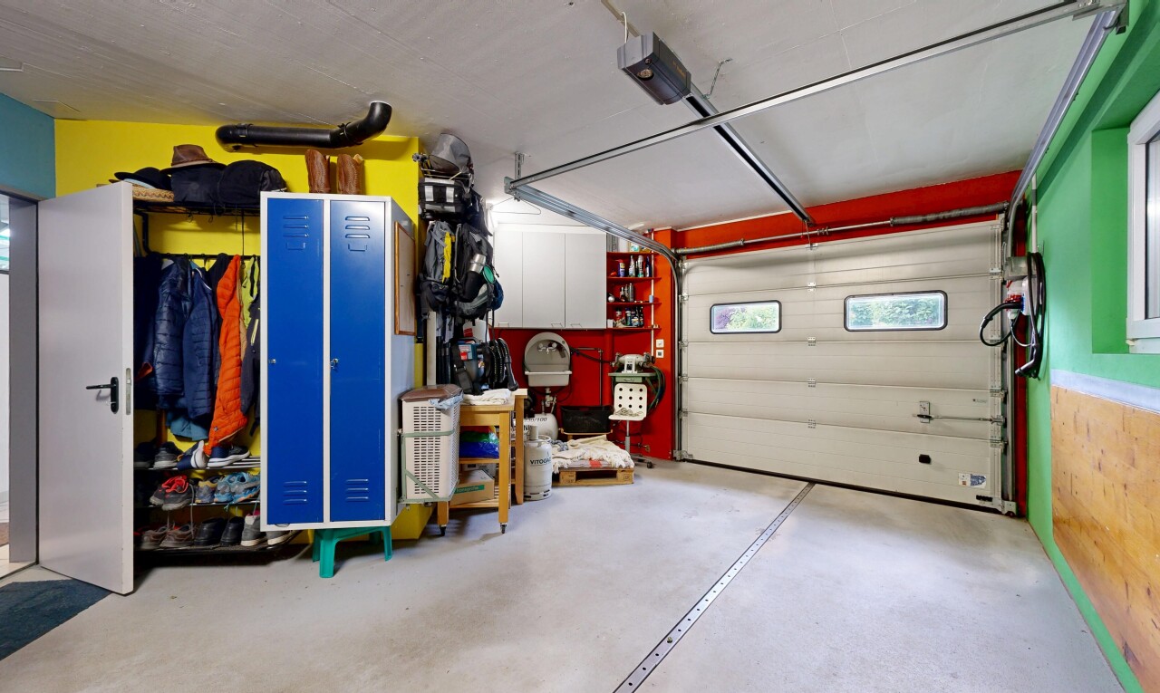 parking avec inside property