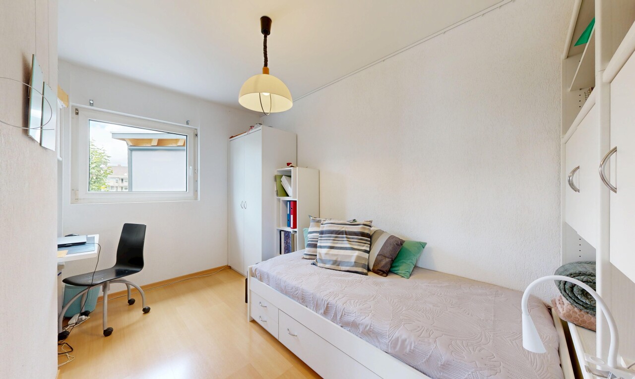 chambre avec natural light, lumière naturelle, espace bureau, drywall, et cloison sèche