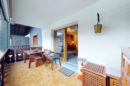 salle à manger avec inside property