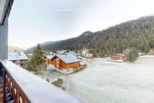 balcon avec mountain view, vue sur la montagne, balcon, from property, et forest view