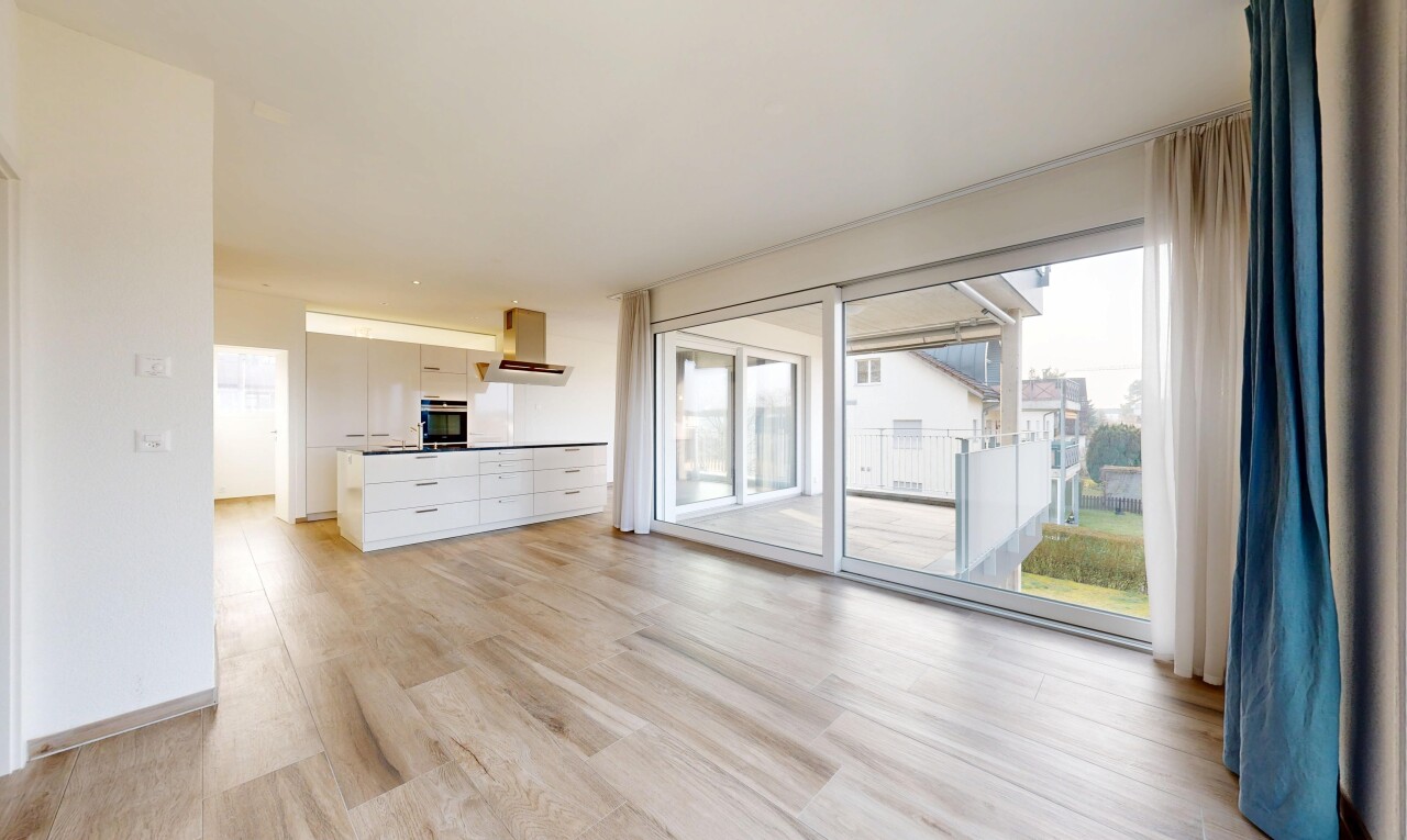pièce vide avec light floor, inside property, lumière naturelle, natural light, et cloison sèche