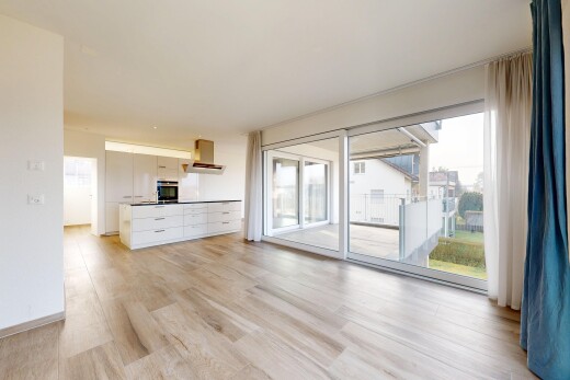 pièce vide avec light floor, inside property, lumière naturelle, natural light, et cloison sèche