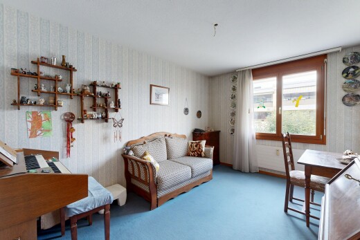 wohn- / esszimmer mit natürliches licht, natural light, inside property, teppich, und carpet