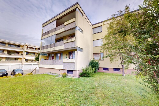 außenansicht mit blick auf wohnanlage und apartment complex view