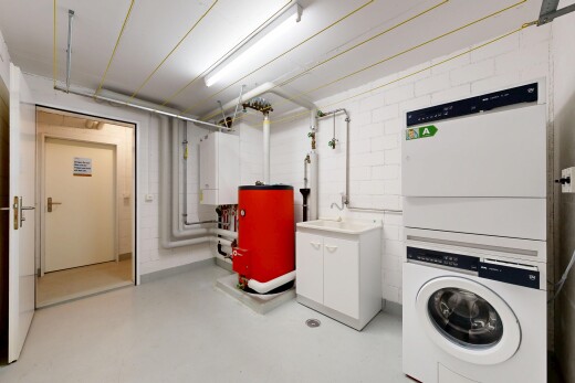 wäschekammer mit light floor, heizkessel, inside community, concrete floor, und finished concrete floor