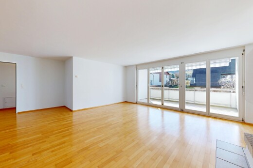 leerer raum mit holzfußboden, wood finish floor, inside property, natürliches licht, und natural light