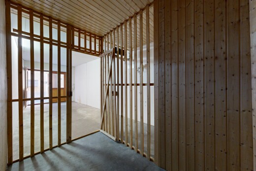 pièce vide avec moquette, carpet, lumière naturelle, natural light, et inside property
