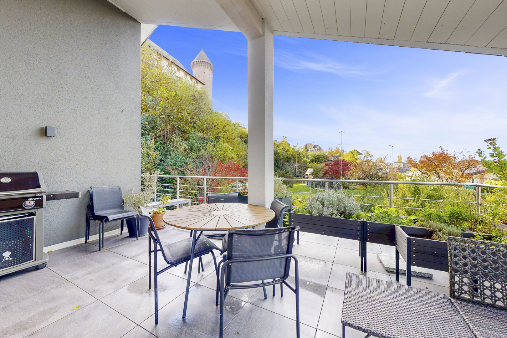 terrasse avec terrasse, gril, from property, day time, et coin repas extérieur