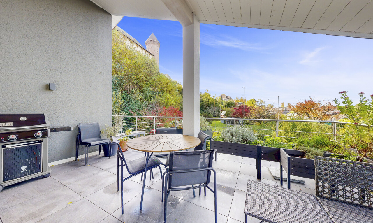 terrasse avec terrasse, gril, from property, day time, et coin repas extérieur