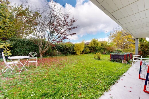 jardin avec from property, day time, et pelouse