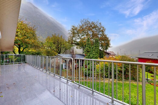 terrasse avec day time, from property, mountain view, vue sur la montagne, et terrasse