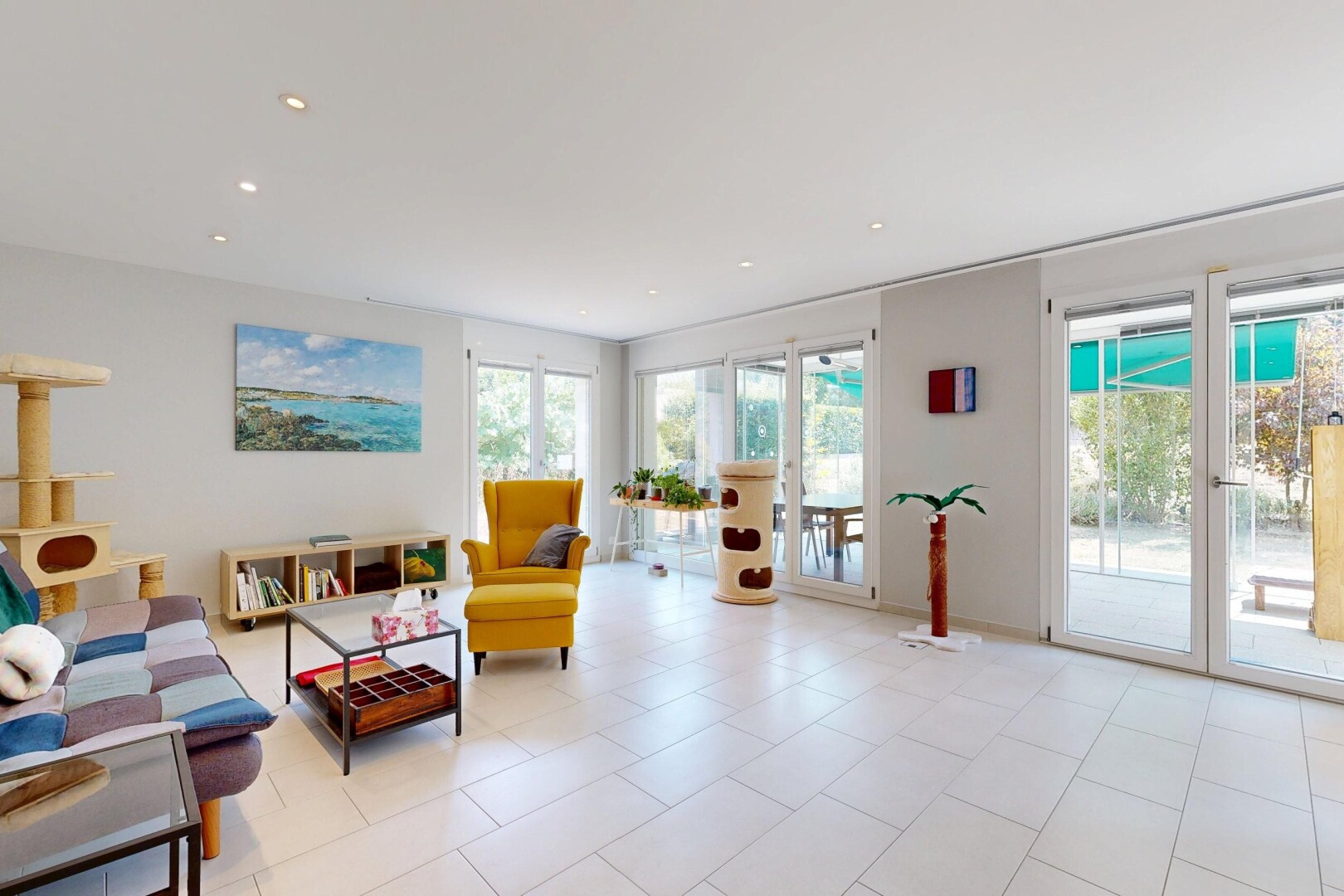 wohnzimmer mit gipskartonwand, drywall, einbauleuchten, inside community, und light floor
