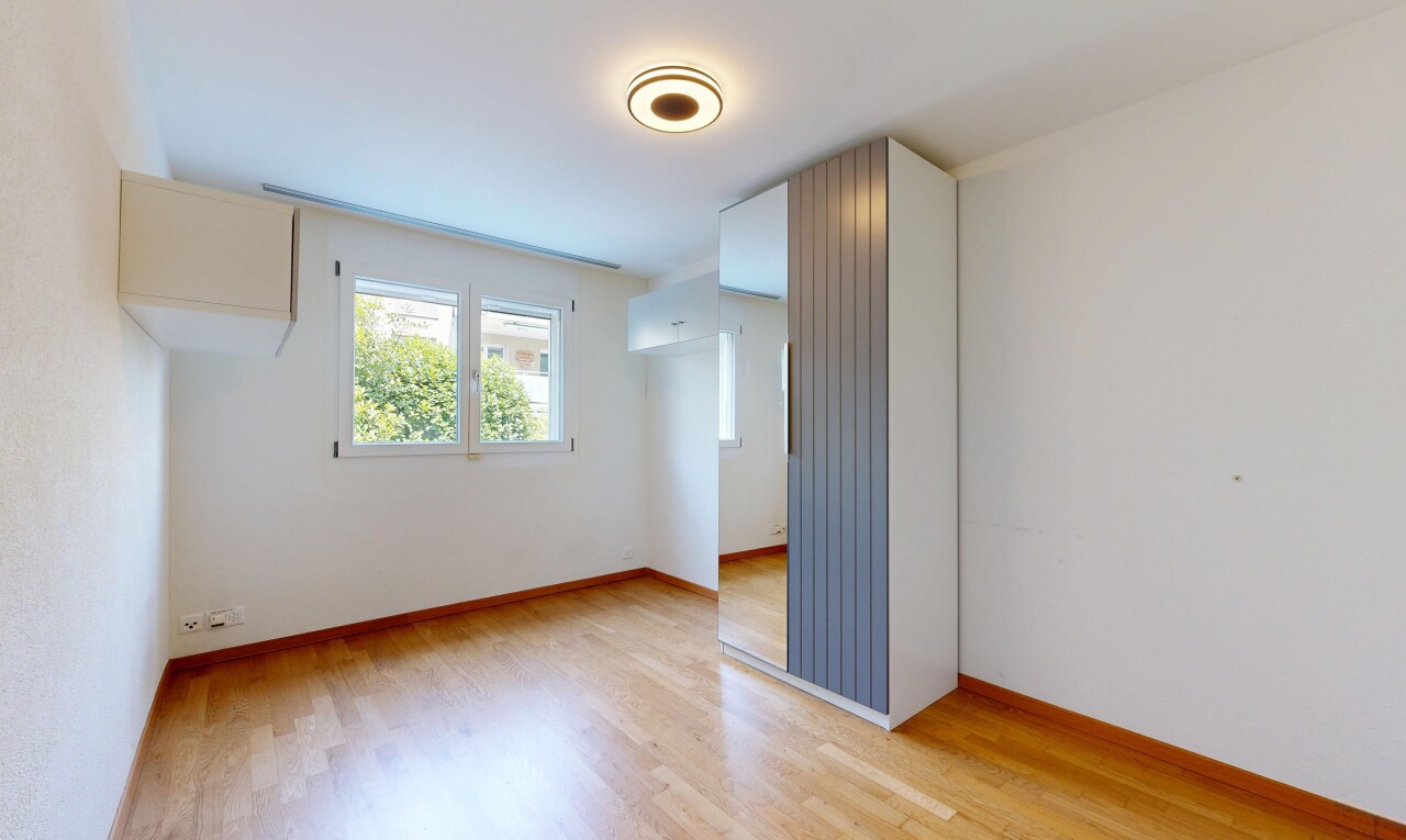 leerer raum mit holzfußboden, wood finish floor, gipskartonwand, drywall, und sockelleisten