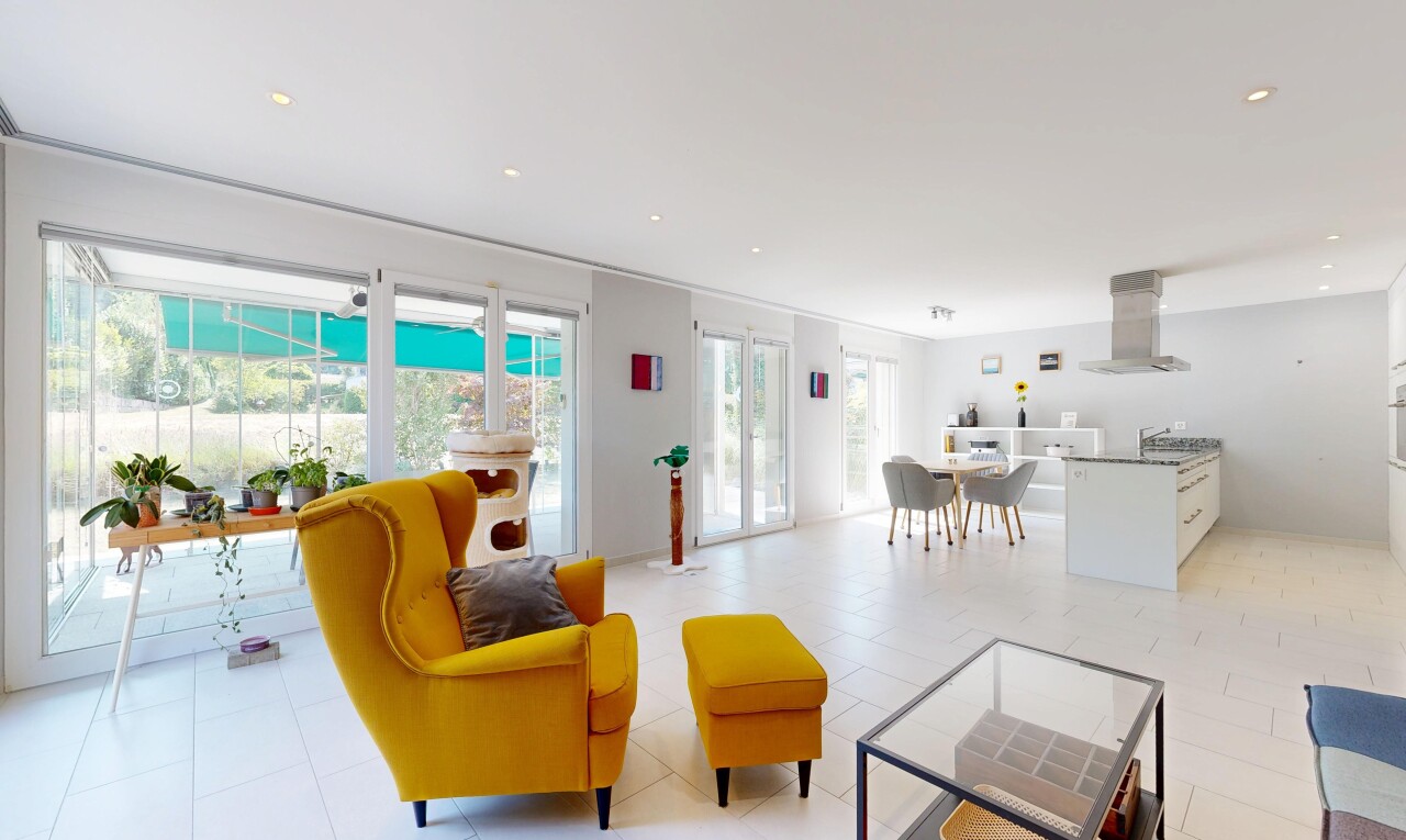 wohn- / esszimmer mit light floor, gipskartonwand, drywall, einbauleuchten, und inside property