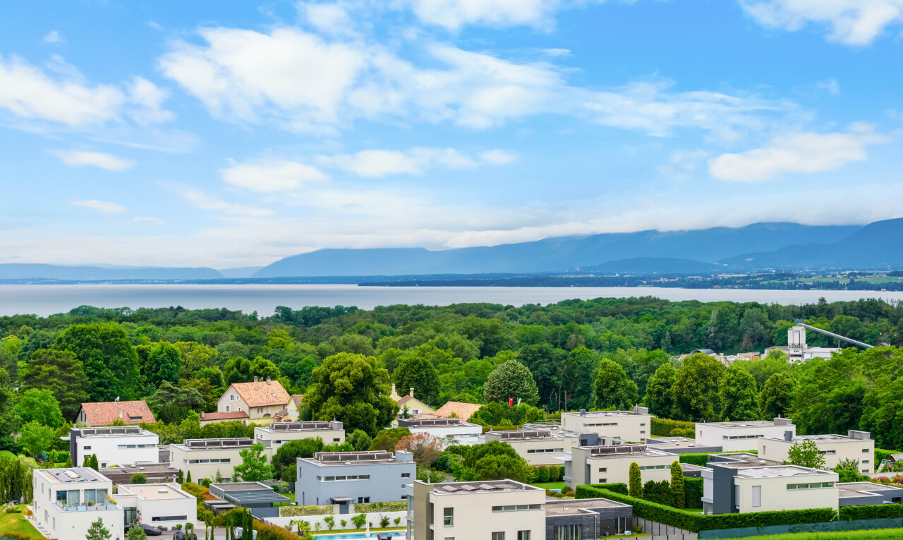 vue sur la mer avec day time, water view, vue sur l'eau, forest view, et vue sur la forêt