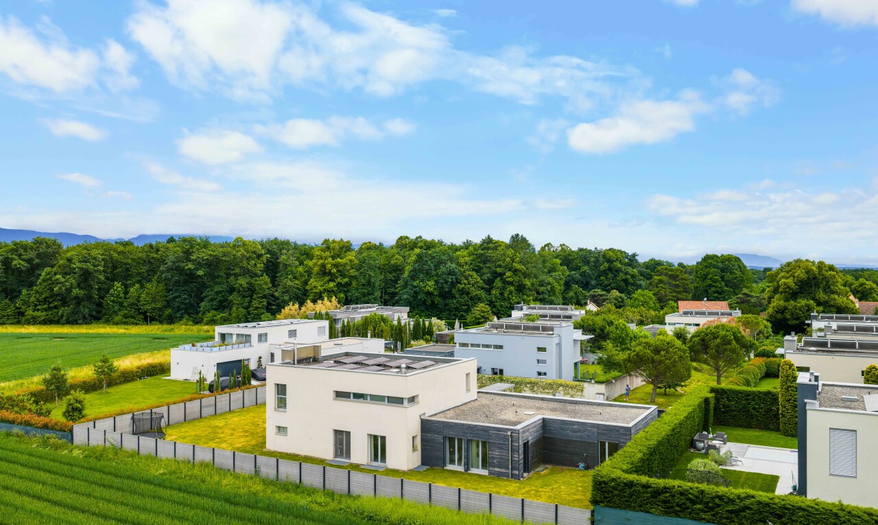 façade avec day time et clôture