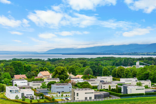 vue sur la mer avec day time, water view, vue sur l'eau, forest view, et vue sur la forêt