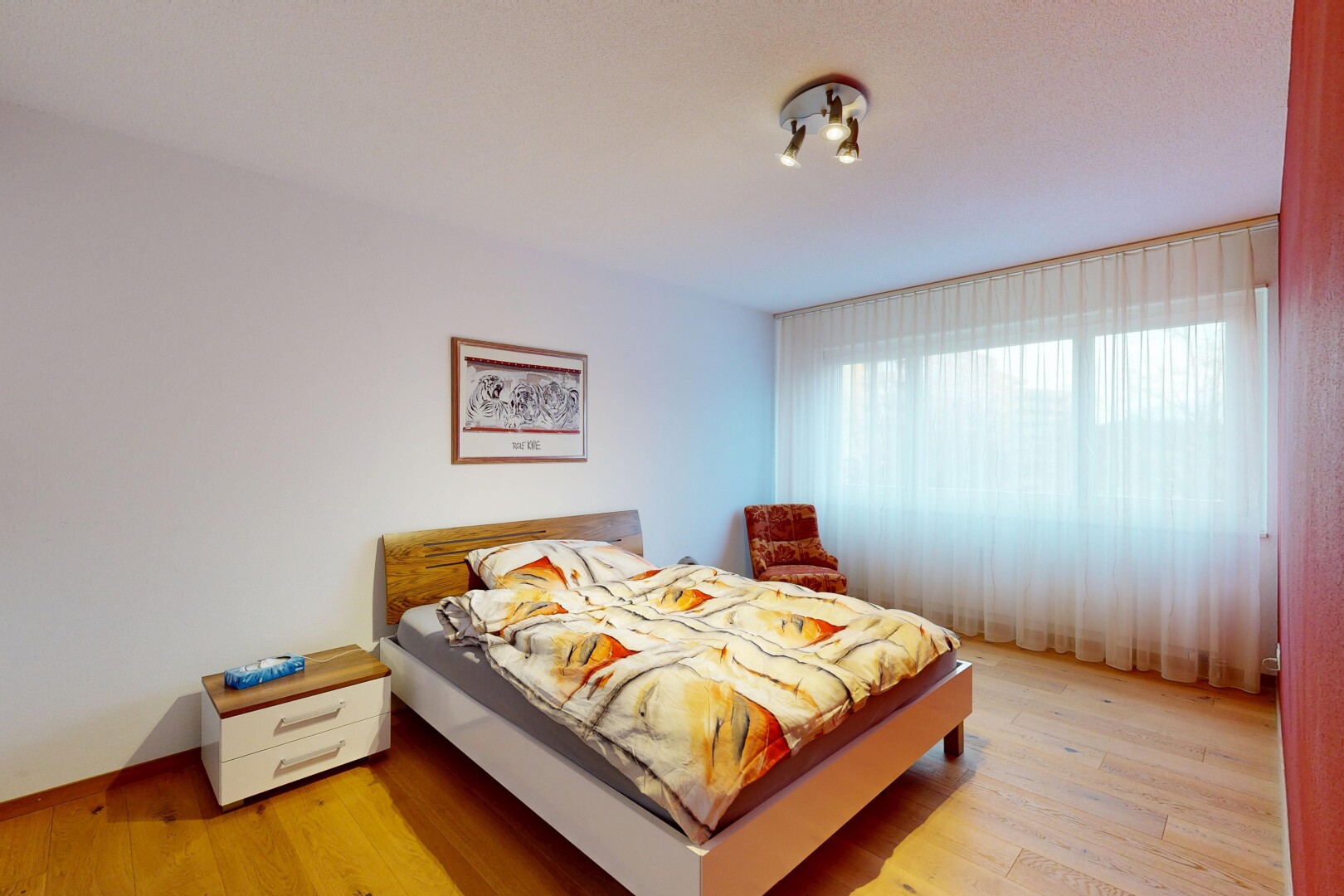 chambre avec lumière naturelle, natural light, cloison sèche, drywall, et sol en finition bois