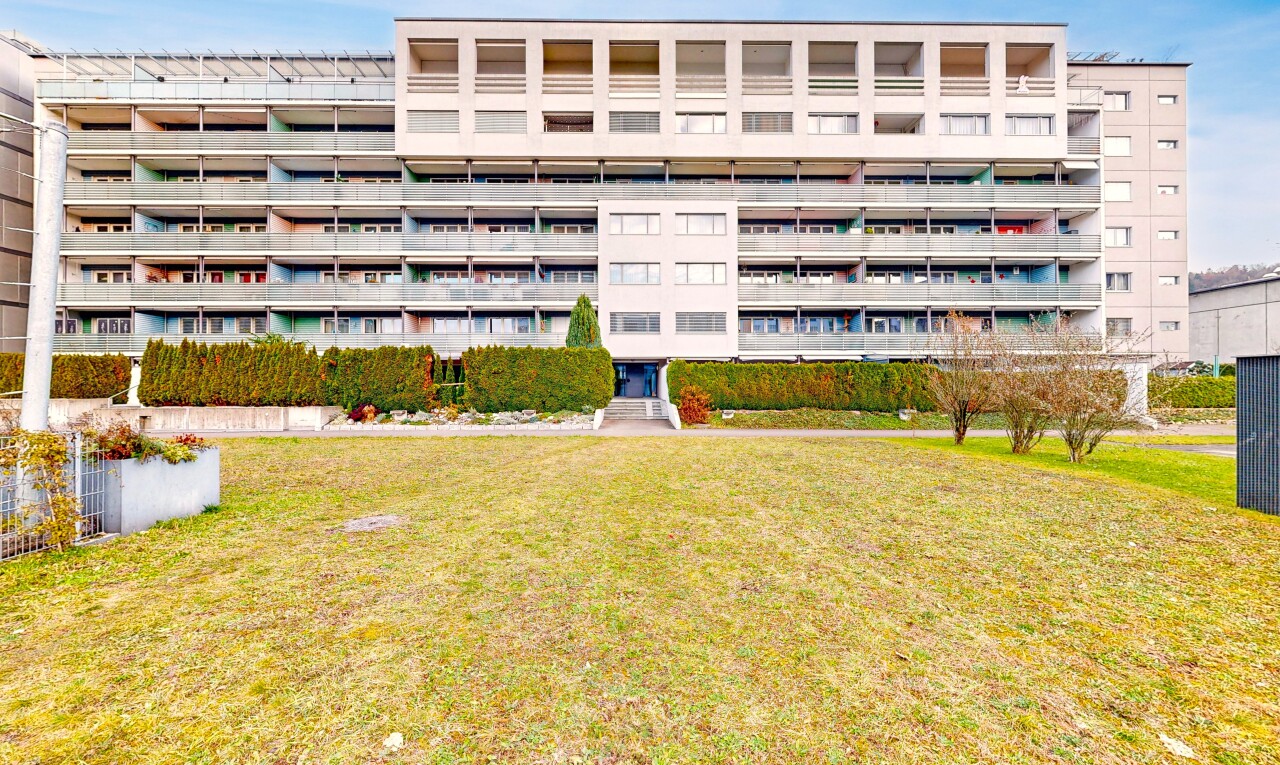 extérieur du bâtiment avec day time, vue sur le complexe d'appartements, et apartment complex view