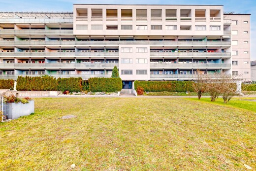 außenansicht mit day time, blick auf wohnanlage, und apartment complex view