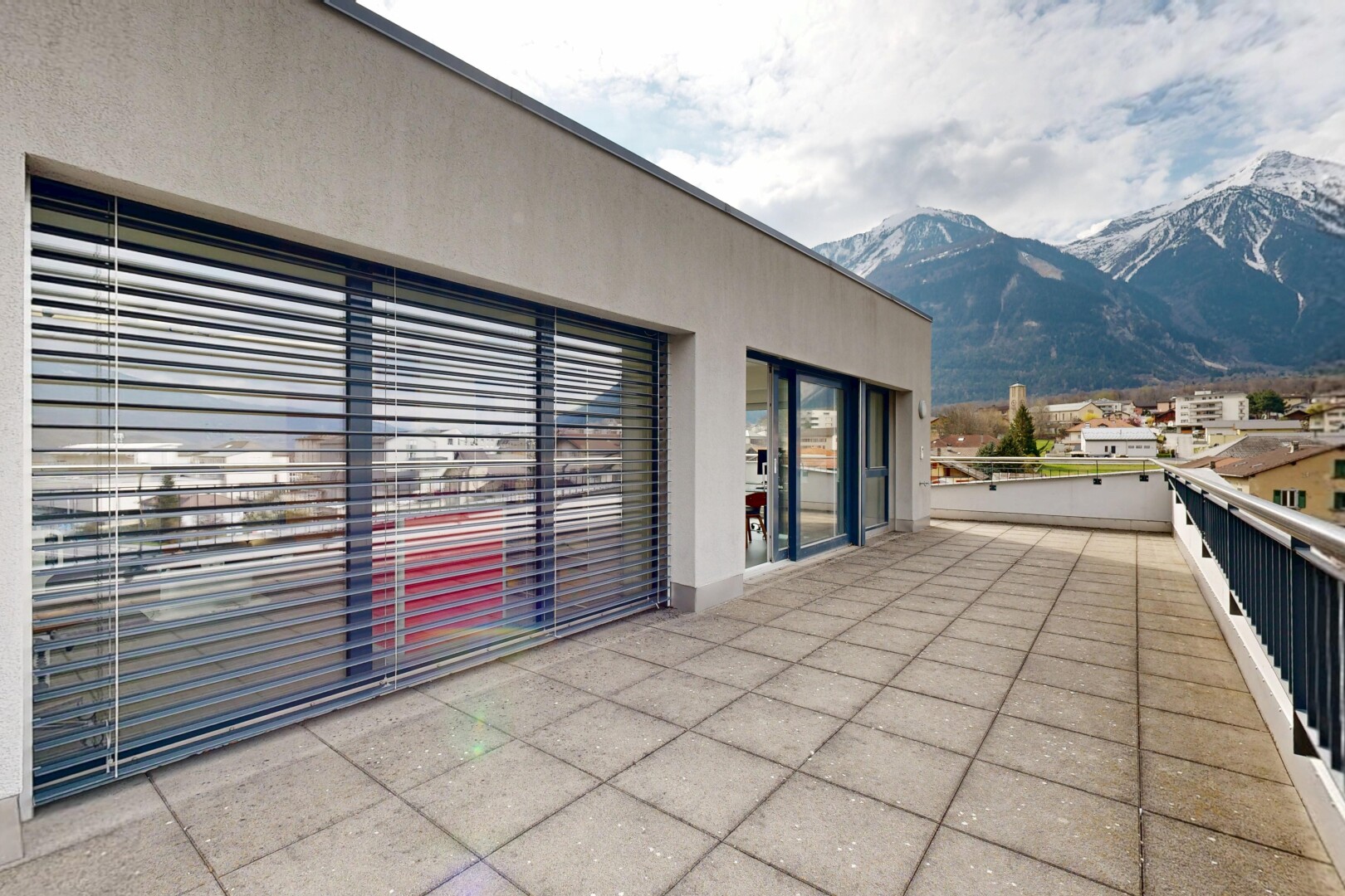 terrasse avec vue sur la montagne et balcon