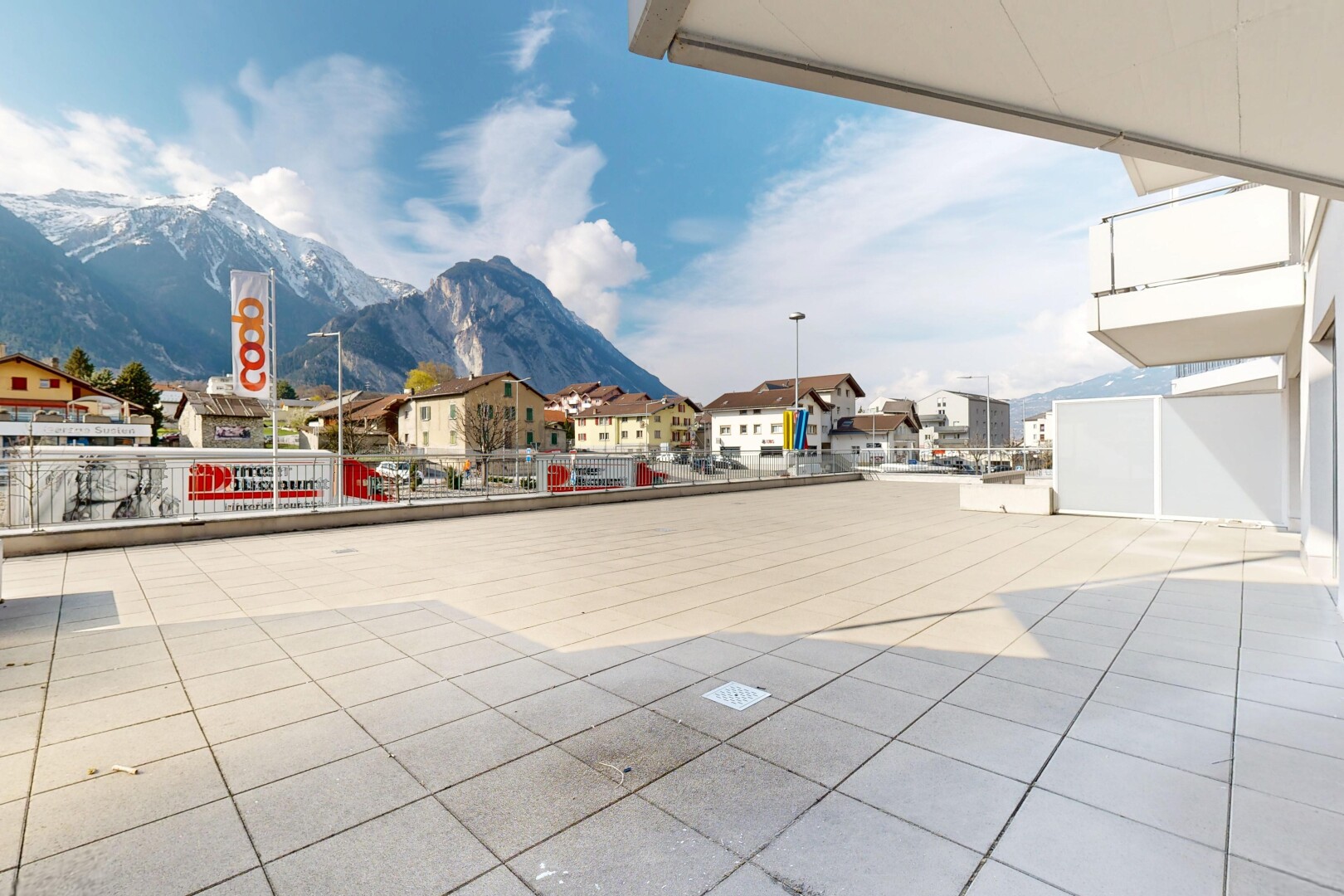 terrasse avec vue sur la montagne