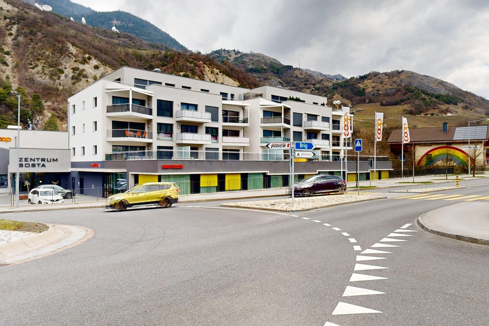extérieur du bâtiment avec vue sur la montagne