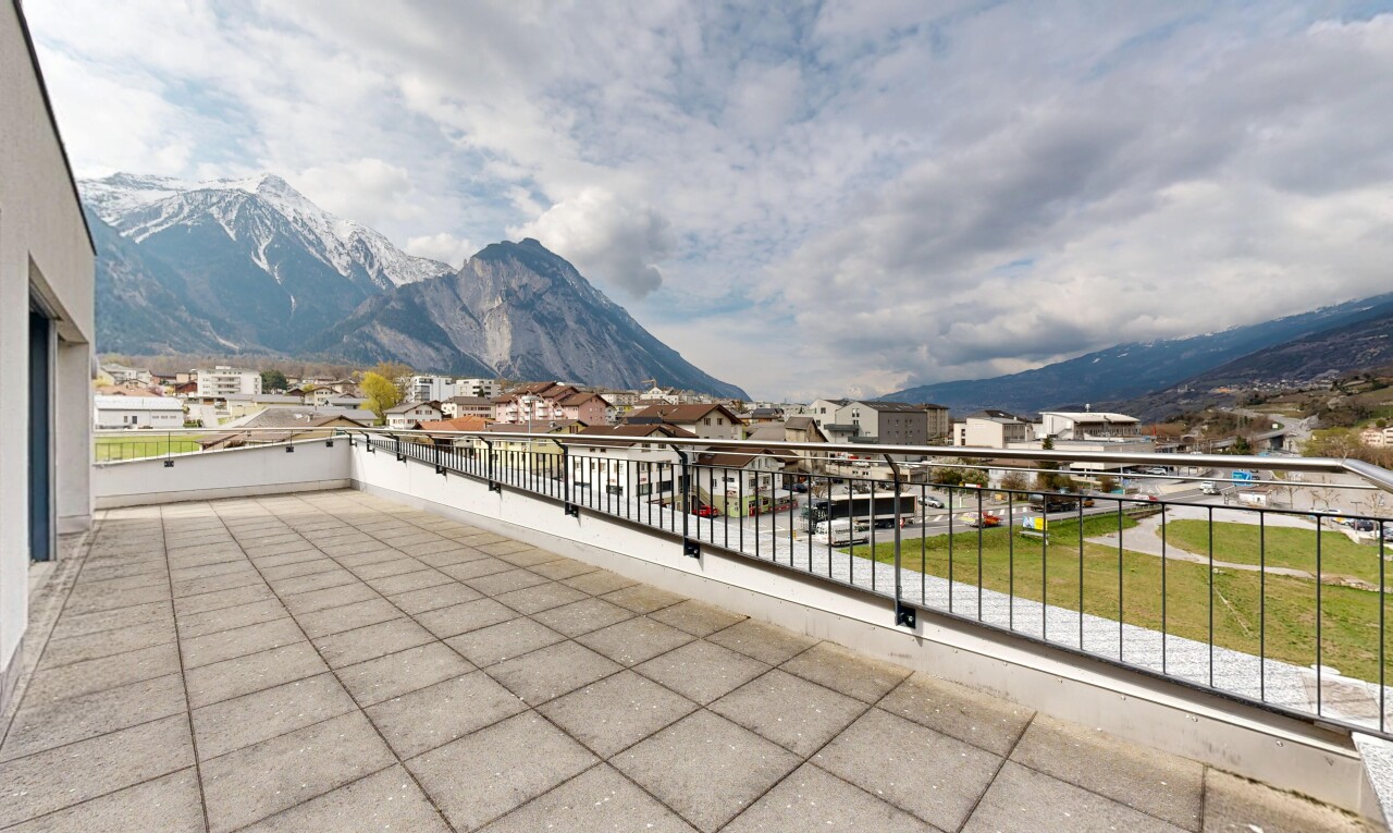 terrasse avec vue sur la montagne et balcon