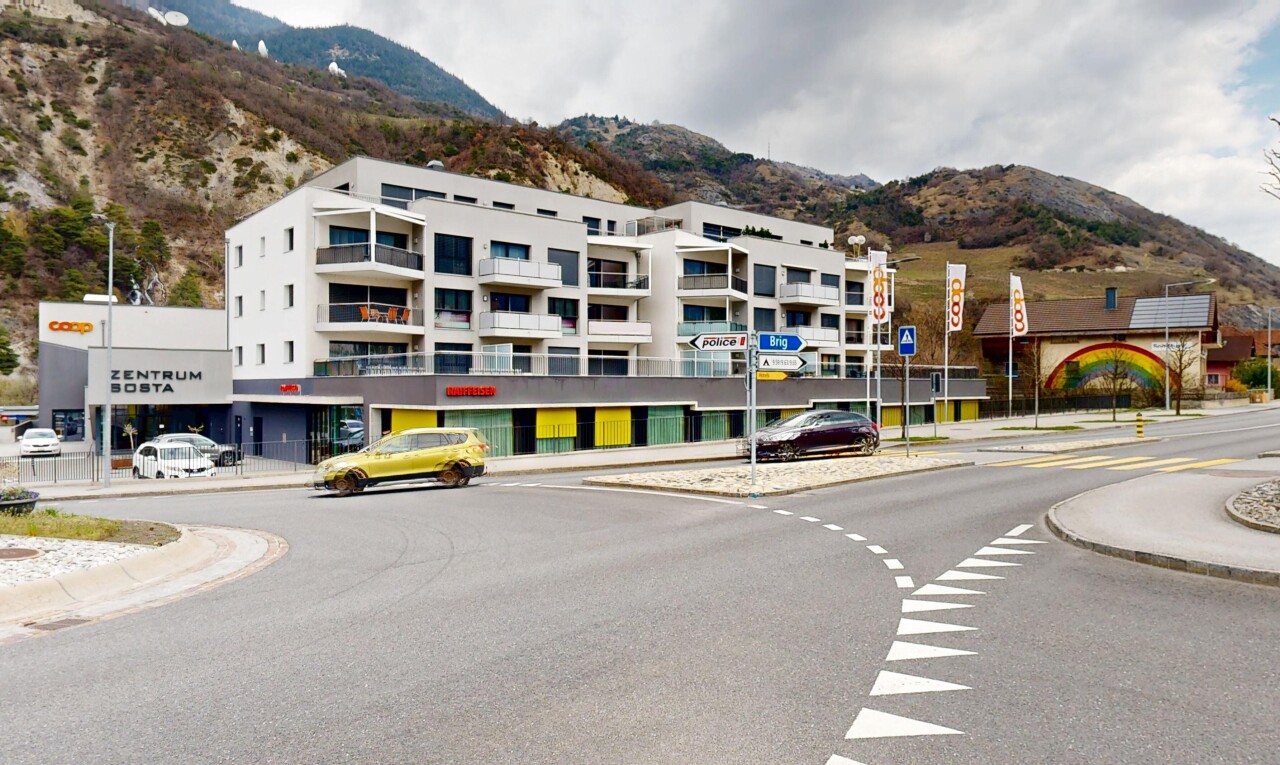 extérieur du bâtiment avec vue sur la montagne