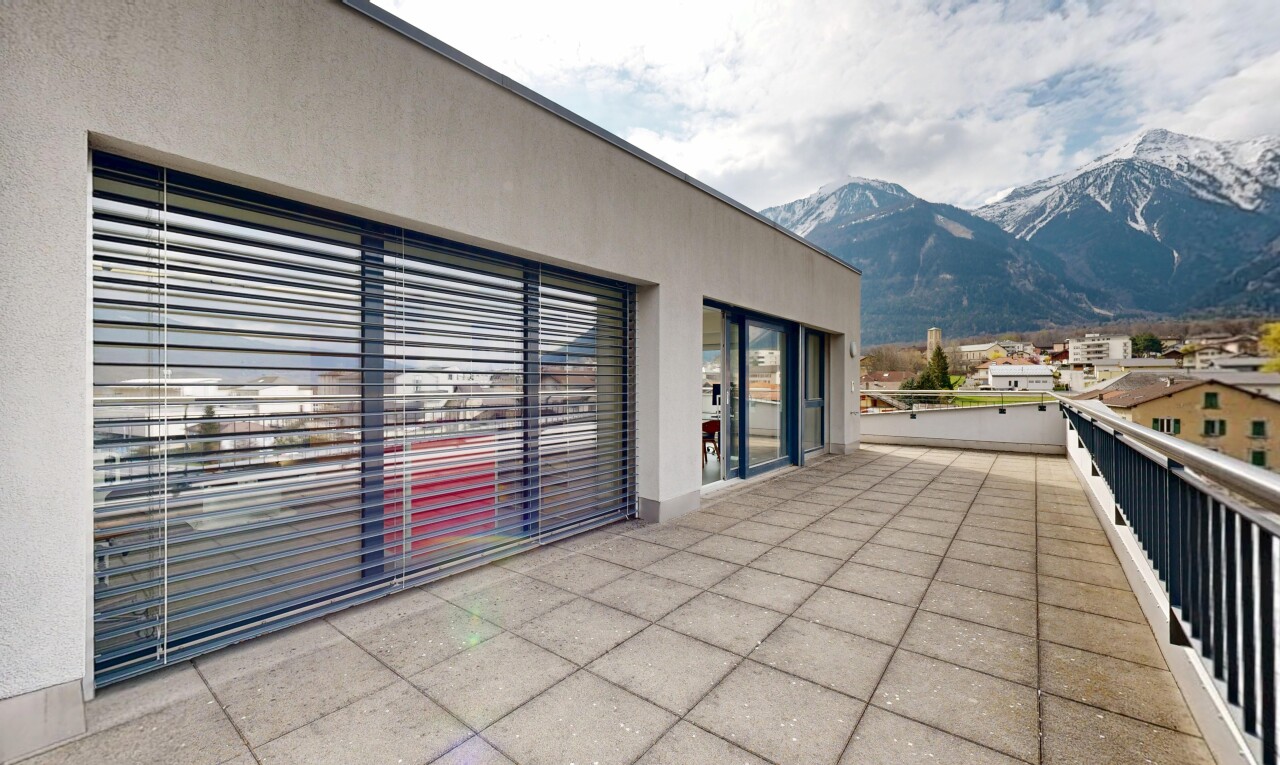 terrasse avec vue sur la montagne et balcon