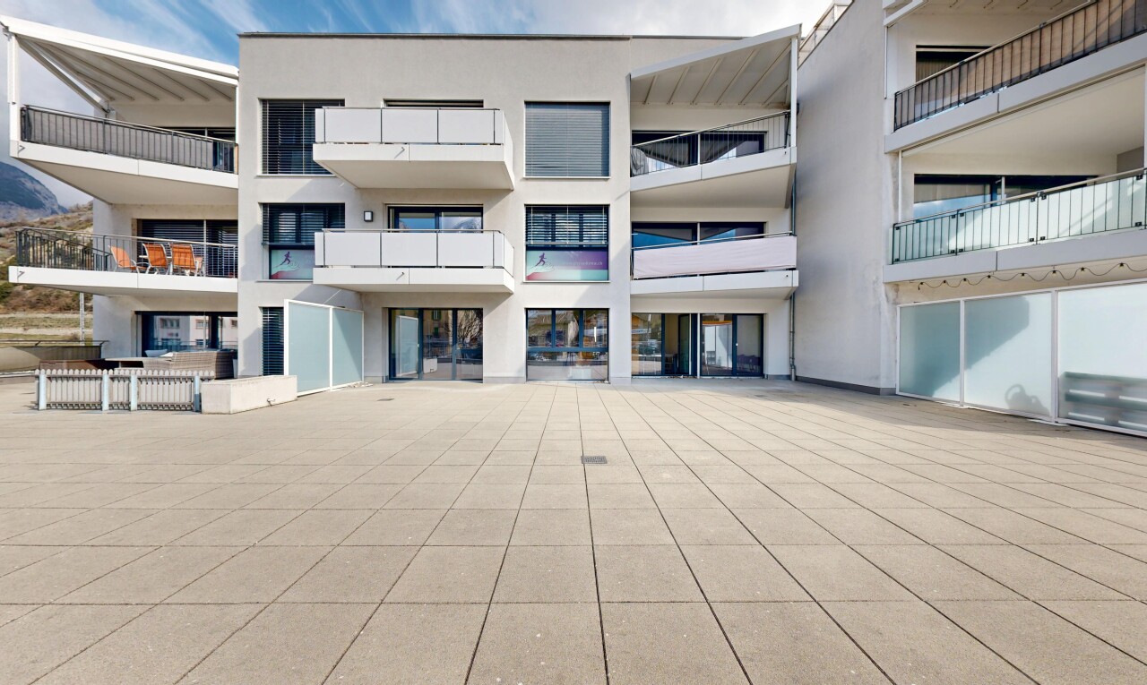 extérieur du bâtiment avec vue sur le complexe d'appartements